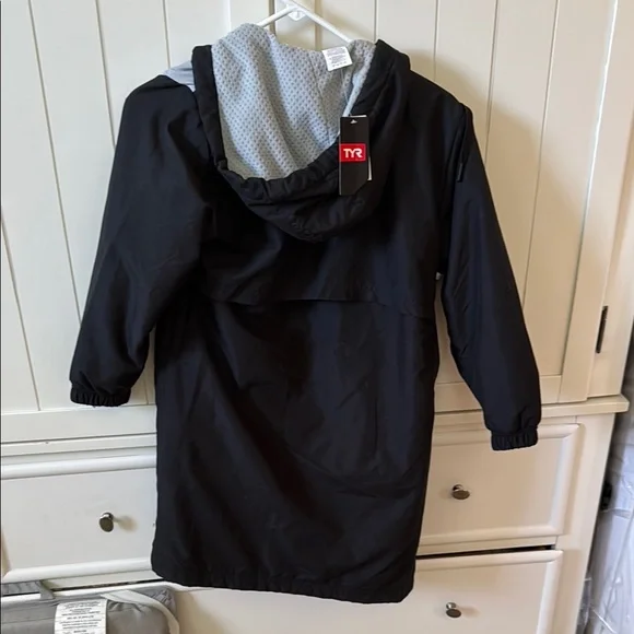 TYR Black and White Kids Jacket - Picture 2 of 3